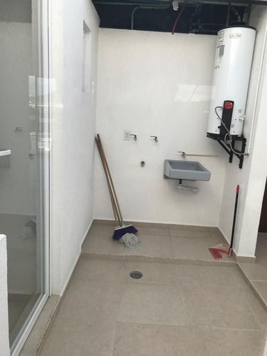 En Venta Residencia En Real De Juriquilla, Gran Jardín, 3 Niveles, Hermosa Vista