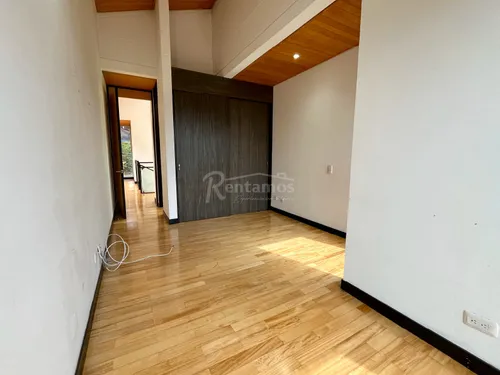 Casa En Venta En Tres Esquinas. Cod V776083