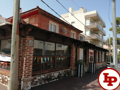 Local En La Península Con Vivienda 2 Dormitorios.