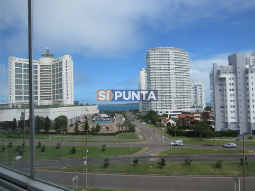 Imagen 1 de 30 de Amplia Planta Con Vista Al Mar En Edificio De Primera Categoría