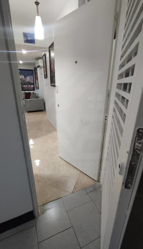 Se Alquila Por Dia Apartamento En Colegio De Ingenieros, Edificio De Nueva Data Y Con Gran Accesibilidad