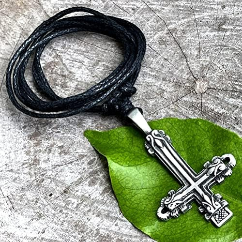 Colar Com Pingente De Cruz Invertida De São Pedro De Cabeça