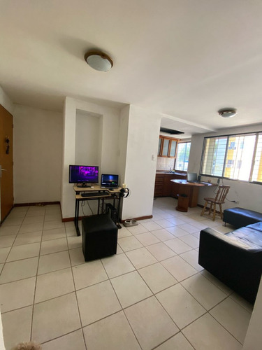 Global Ofrece En Venta: Apartamento En Res. Sagrada Familia Ubicado En Bella Florida Los Caobos.