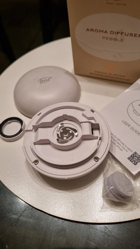 Difusor Aromático Eléctrico Just Aromatizador Peeble Con Voltaje De Blanco Blanco
