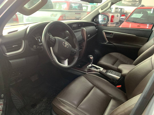 Imagem 3 de 7 de Toyota Hilux Sw4 2.8 Srx 4x4 7 Lugares 16v Turbo
