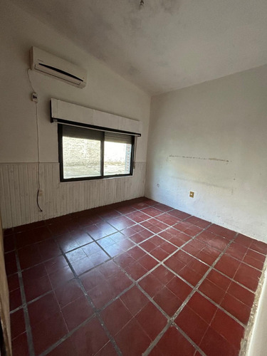 Vendo Buena Ubicacion Casa+2 Apartamentos+galpon Con Baño, 600m2 De Terreno/ Construidos Mas De 250 M2