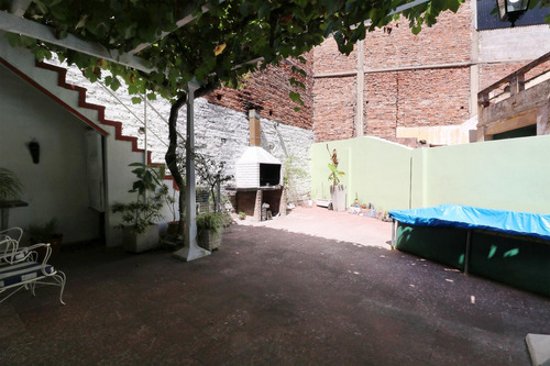 Venta Casa De 4 Ambientes En Jose Ingenieros - Patio - Parrilla - Local - Permuta - Apto Credito