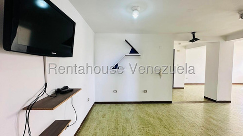 Daniela Linarez Vende Apartamentos En La Zona Centro Barquisimeto Con 128m2 3 Habitaciones 3 Baños Piso Medio Excelente Oportunidad De Inversion