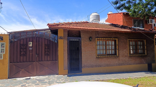 Casa 2 Ambientes Con Cochera Y Parque En Venta Villa Ballester 