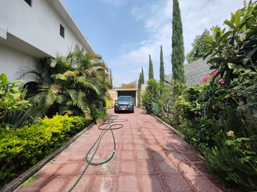 Casa En Venta En Col. Iztaccihuatl De Dos Niveles Con Jardín.