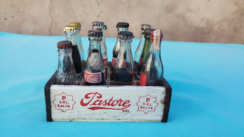 Antiguo Cajoncito Pastore Con 3 Botellitas De Coca Cola (Usado)