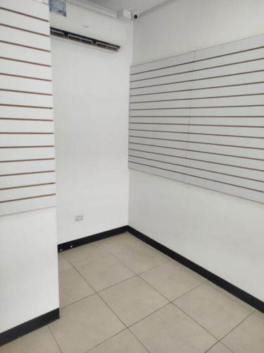 Venta De Local En Cc Paraparal Plaza. Carmen N.