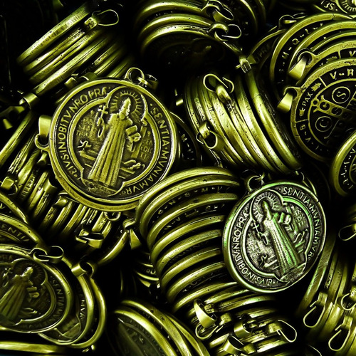 Imagem 5 de 6 de 10 Medalhas De São Bento De 1,6x1,6cm