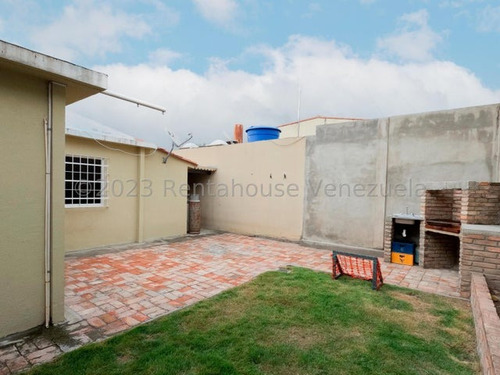 ** Casa En Venta En Cabudare ( Zona Caminos De La Mendera) Mehilyn Pérez Vende **