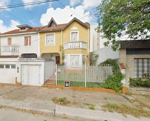 Venta -  Casa De 4 Ambientes - Moron