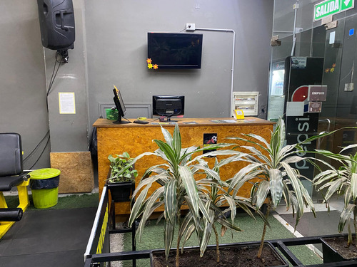 Gran Local En Venta Sobre Duarte Quiros