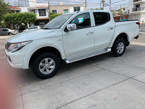 Mitsubishi L200 2.4 Cabina Doble 4x2 Mt