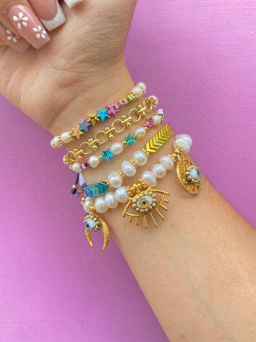 Imagen 1 de 1 de Set 5 Pulseras Perlas, Ojos, Estrellas