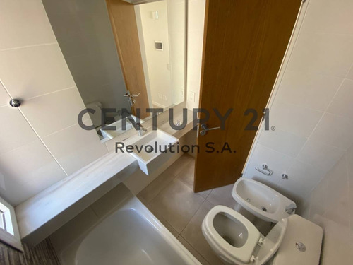 Imagen 8 de 13 de Departamento 2 Dormitorios Con Amplio Balcon Y Terraza Exclusiva Barrio Martin