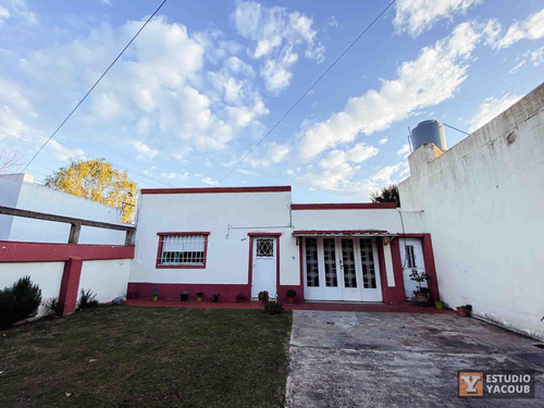 Casa En Venta - 3 Dormitorios 1 Baño - Cochera - 300mts2 - Los Hornos, La Plata