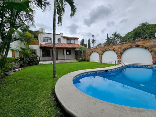Casa En Venta En Fraccionamiento Privado, En Lomas De Atzingo, Cuernavaca.