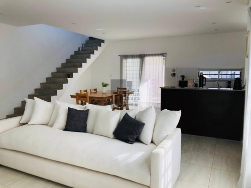 Imagen 3 de 22 de Excelente Casa Moderna En Venta En Barrio Parque