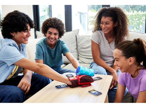 Juego De Cartas Rock 'em Sock 'em Robots Mattel 2 Guantes