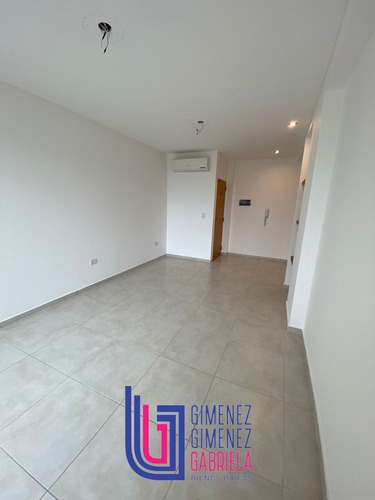 Alquiler 16 E/ 45 Y 46 1 Dormitorio Con Cochera