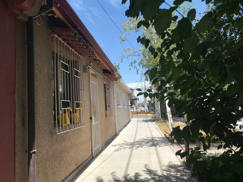 Casa En Venta De 2 Dorm. En San Joaquín