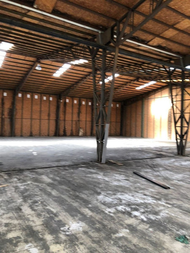 Se Arrienda Amplia Bodega De 4.000m2 En Puerto Montt