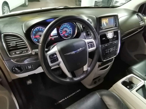 Imagen 7 de 15 de Chrysler Town Country Limited 2011