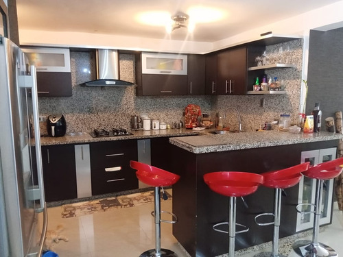 Ligia Guardia Vende Town House En Conj. Res. Las Trinitarias, San Diego. Plth-254