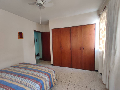 T.r. Vende Apto En Av. Bolivar Los Sauces. Valencia. 289788