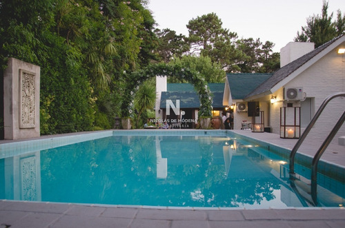 Gran Casa Ubicada En La Zona Del Golf, Punta Del Este.- Ref: 2157