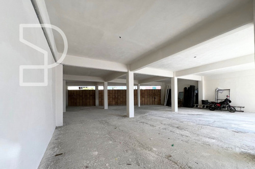 Renta De Gran Local En Nueva Plaza En Texcoco