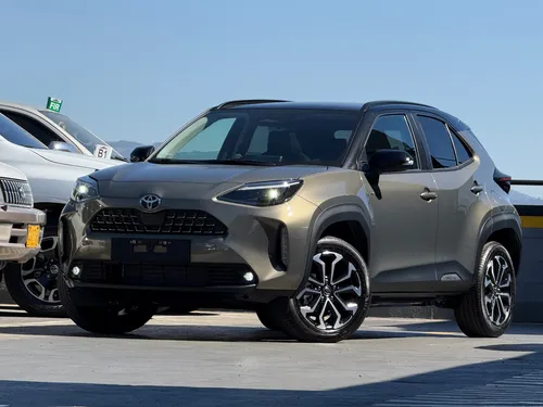 Yaris Cross Hibrida Color Bronze Metallic