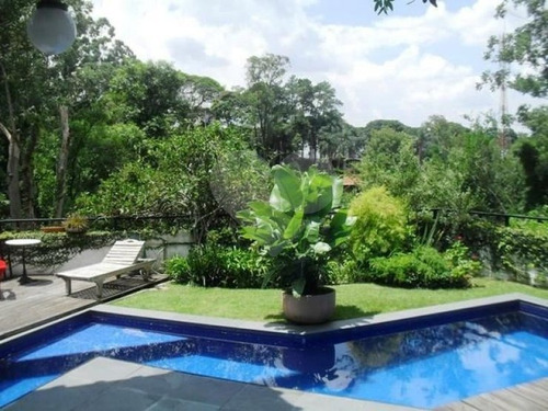 Linda Casa No Morumbi Com Ambientes Espaçosos E Belíssimo Jardim Com Piscina - 3-im16861