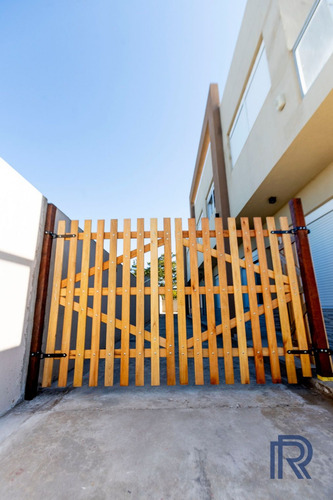 Venta Dúplex 2 Dormitorios Monte Hermoso Con Cochera