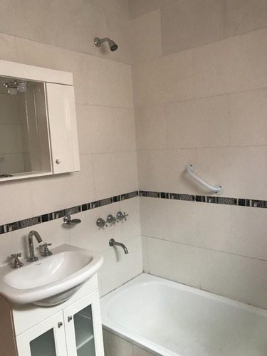 Ph En Venta - 5 Dormitorios 4 Baños - 299mts2 - Rafael Calzada, Almirante Brown