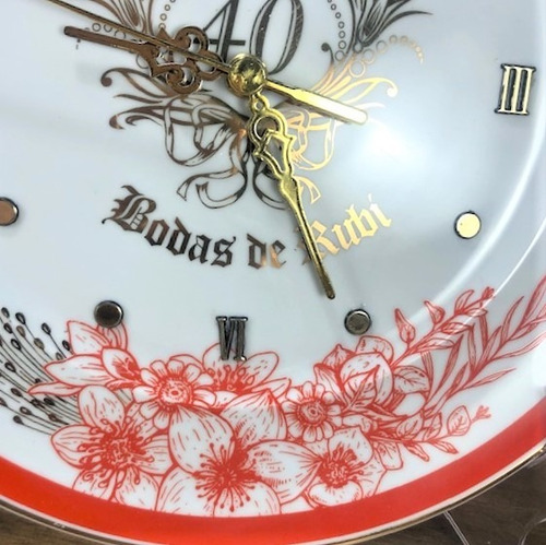 Imagem 3 de 5 de Relógio 40 Anos Bodas De Rubi 28cm