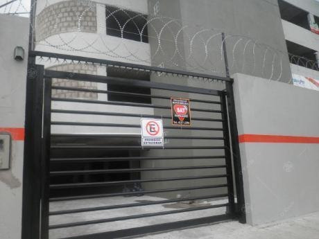Imagen 2 de 9 de Alquiler O Venta - Cochera Fija 2do Piso - Quilmes