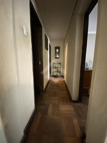 Gran Terreno Casa En Venta De 4 Dorm. En La Cisterna