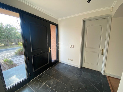 Casa En Venta De 4 Dorm. En Lo Barnechea