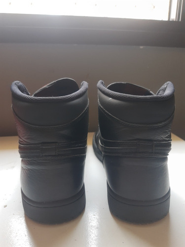 Air Jordan 1 High Triple Black