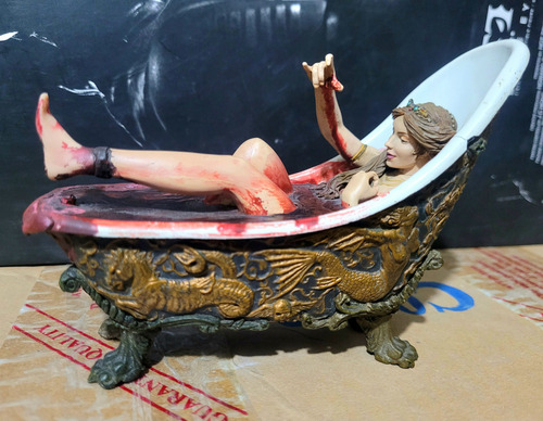 Elizabeth Bathory Mcfarlane Faces Madness Terror Neca Cult C (Usado)