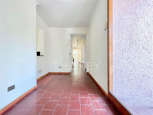 Imagen 9 de 25 de Amplia Casa Con Piscina En Venta De 6 Dormitorios - La Reina