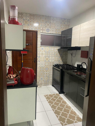 Casa Em Rua 2 Quartos Um Com Suite , Área Muito Ampla.