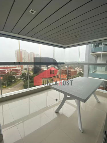 Venta Apartamento 2 Dormitorios En Playa Mansa En Edificio De Categoría