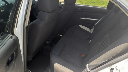 Imagen 12 de 15 de Chevrolet Aveo 2018 1.6 Ls Mt