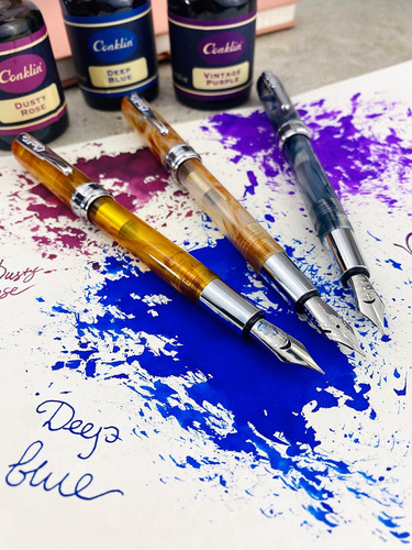 A Pluma Estilográfica Conklin Symetrik Blue Supernova,